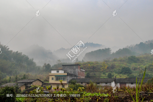 云霧遠山