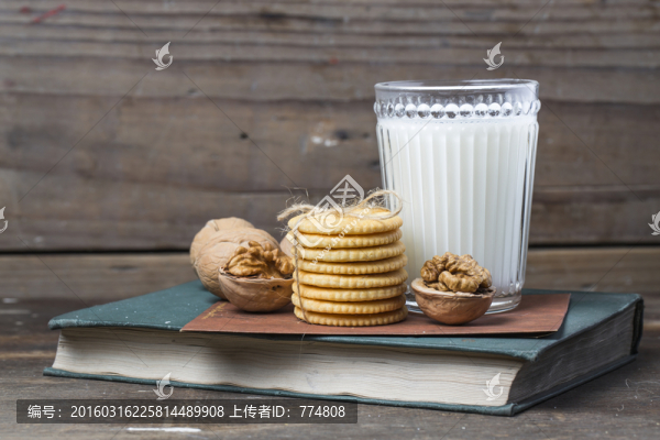 核桃牛奶