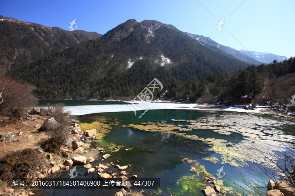 高原湖景