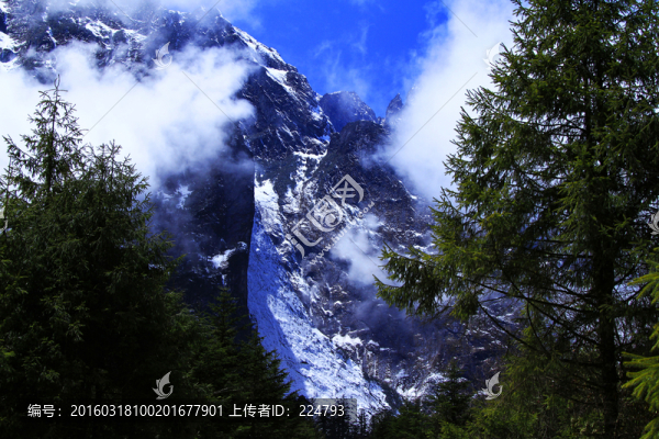 雪山奇景