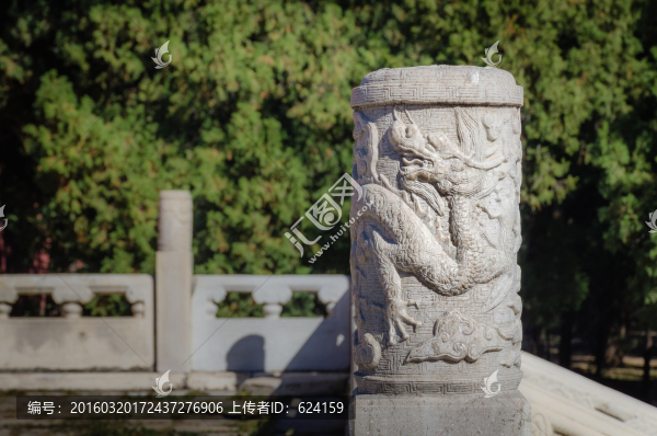 定陵盤龍石柱