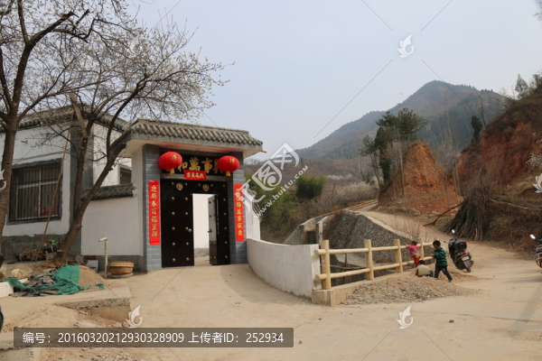 春到農(nóng)家院