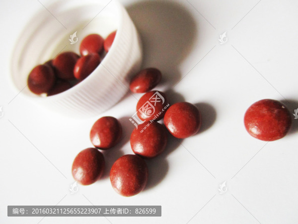 紅色糖衣藥丸攝影