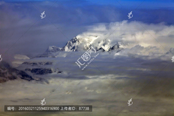 航拍雪山
