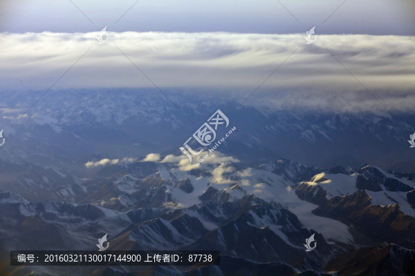 航拍雪山