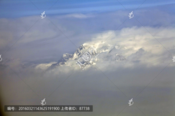 航拍雪山