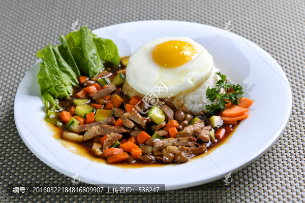 鹵肉飯,雞蛋鹵肉飯