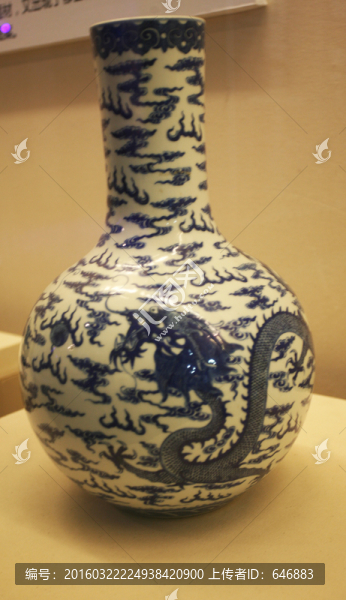 青花云龍瓶