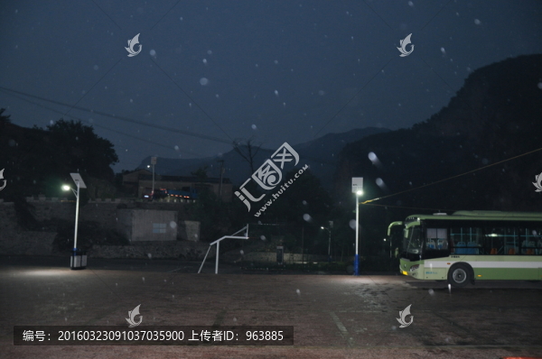 山景夜晚