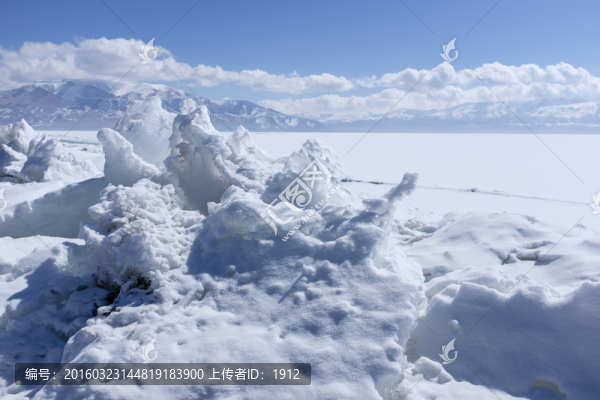 冰湖