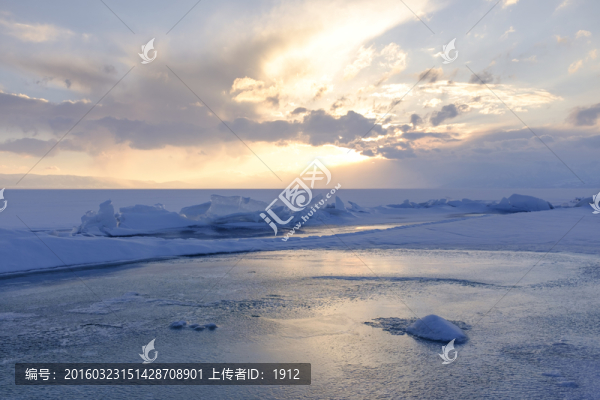 冰湖