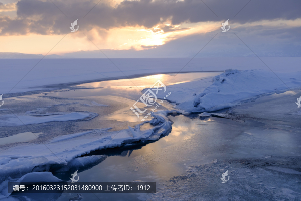 冰湖