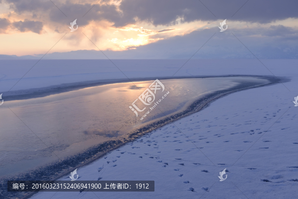 冰雪賽里木湖