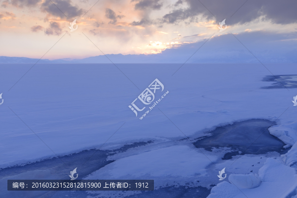 冰湖