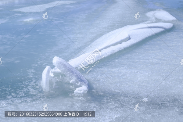 冰湖