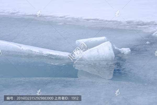 冰湖