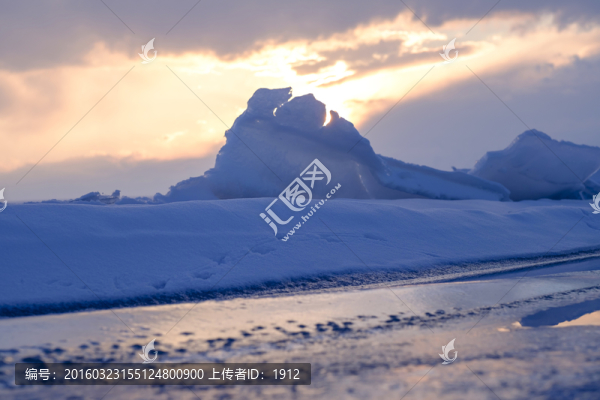 冰湖