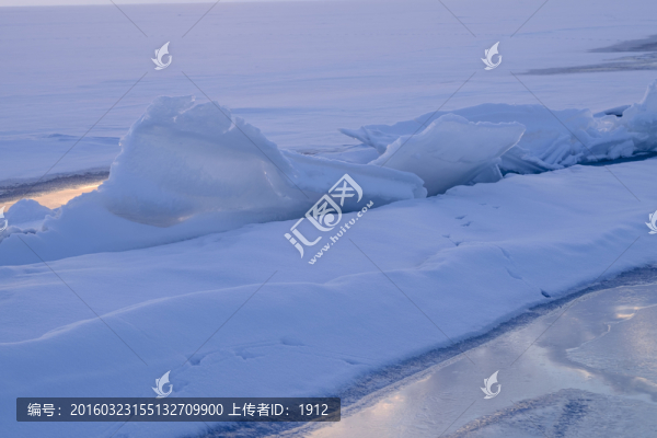 冰湖