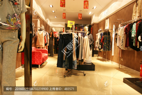 商場(chǎng)櫥窗