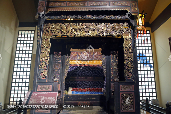 清代浮雕花鳥紋兩進(jìn)雙踏拔步床