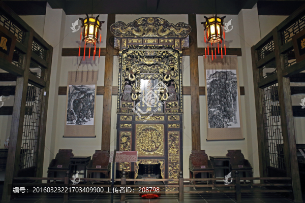 清代客廳滿金雕花家神龕