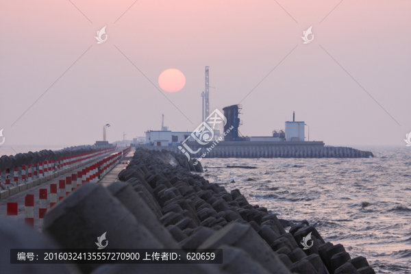 海上油田日出