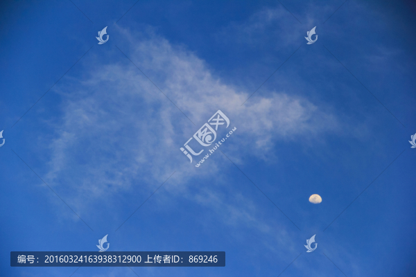 藍天白云月亮