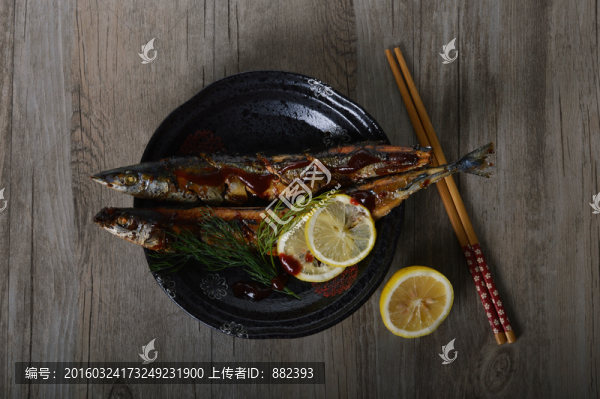 秋刀魚擺盤