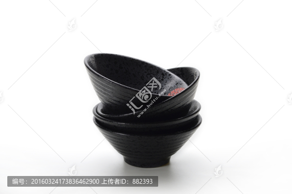 堆疊的黑色陶瓷碗