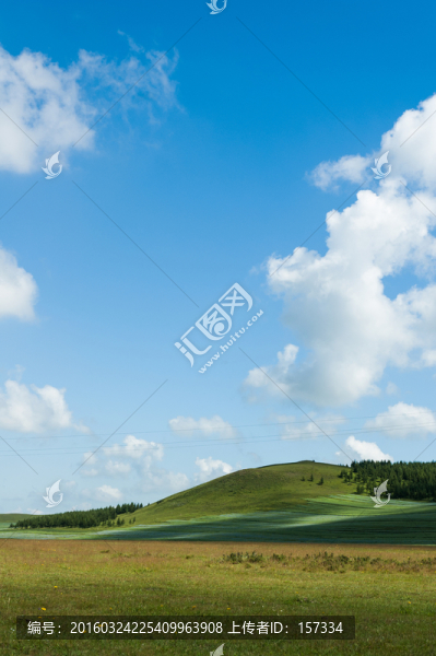 藍(lán)天白云草原風(fēng)光