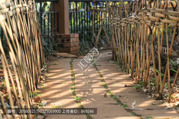 籬笆石板路