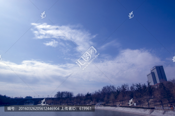 藍(lán)天白云