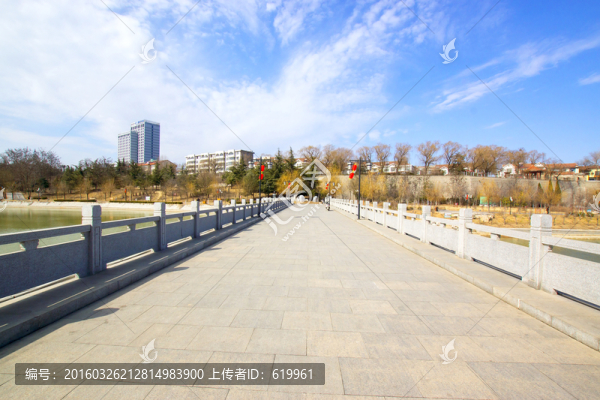 藍天白云下的沈星橋
