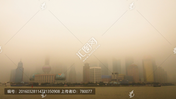 大霧里的陸家嘴