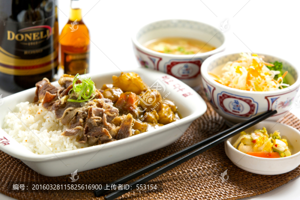 牛肉,咖喱,土豆蓋飯