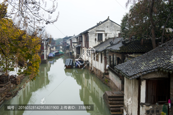 蘇州昆山周莊古鎮(zhèn)冬天雨景水景
