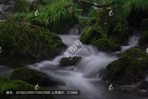 山中小溪