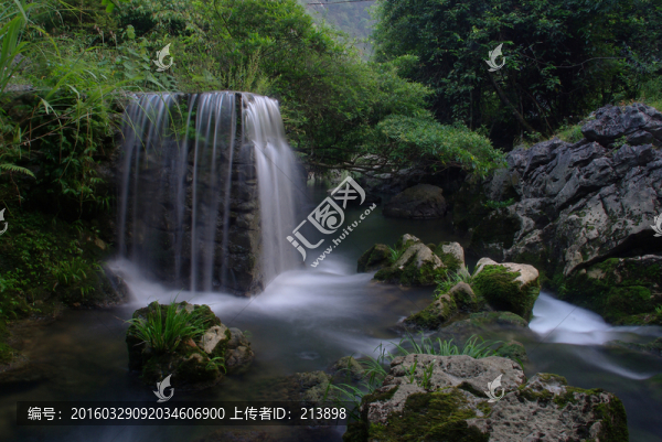 小溪流水