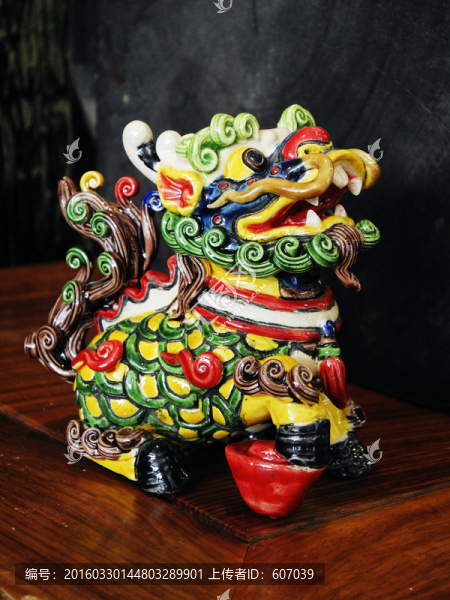 瓷藝擺設(shè)物件