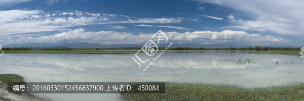 草原河流
