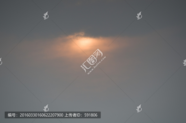 云霧中的日落