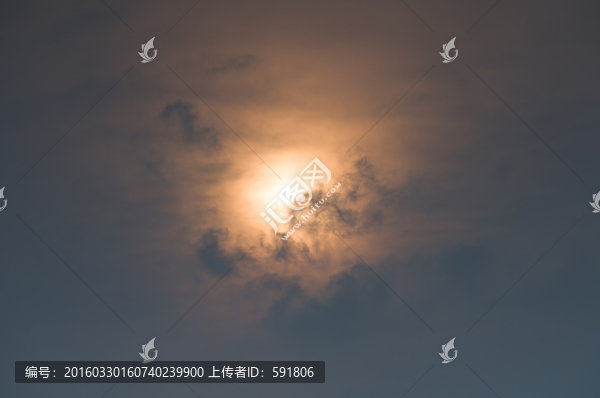 云霧中的日出