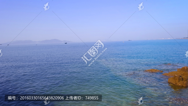 礁石海邊