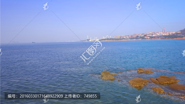 礁石海邊
