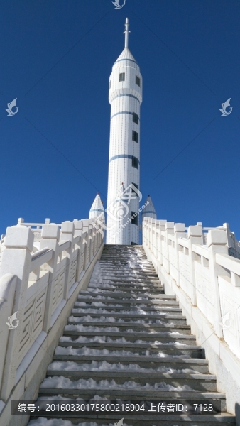 營(yíng)盤(pán)山火箭雕塑