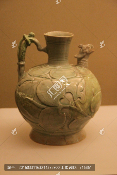 五代,青釉風(fēng)首執(zhí)壺