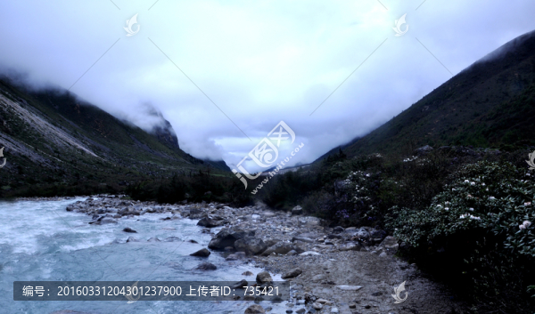 山谷河流