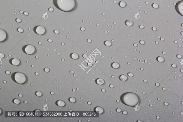 灰色背景水滴