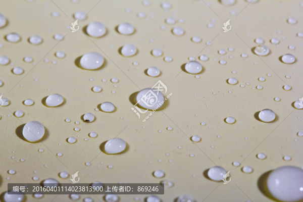 純色背景水滴