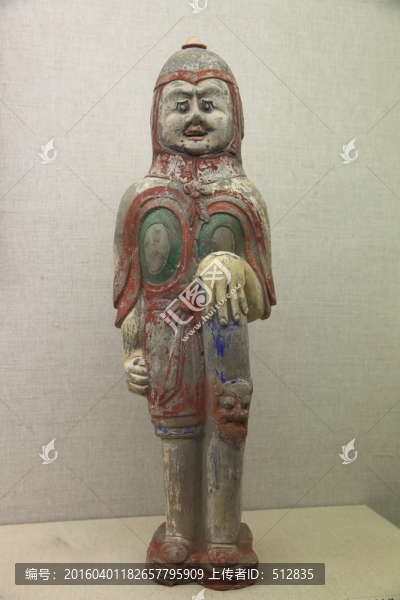 按盾武士俑